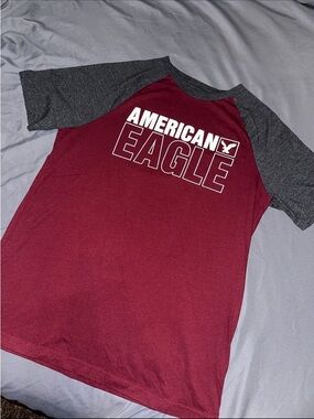 Mens American Eagle Red / Maroon & Gray T Shirt Size Large
